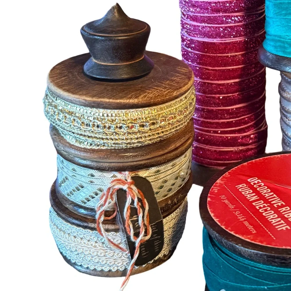 Martha Stewart + Other Brands Pre-Loved Wood Spools Velvet & Glitter Ribbons - Picture 6 of 10
